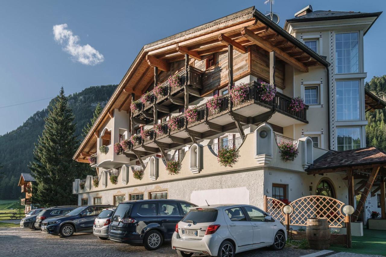 Chalet Pineta Relax Location Canazei Kültér fotó